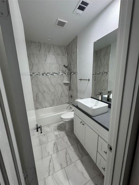 Furnished interior view inside a new home in , Waxahachie (Image 5). Furnished interior view inside a new home in , Waxahachie (Image 5).