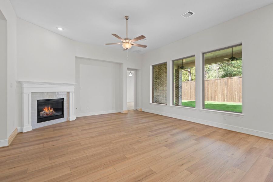 Spacious, unfurnished interior of a new home in Chambers Creek, Willis (Image 18).
