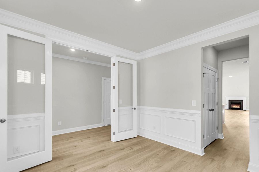 Spacious, unfurnished interior of a new home in Tidewater at Lakes of Cane Bay, Summerville (Image 18).
