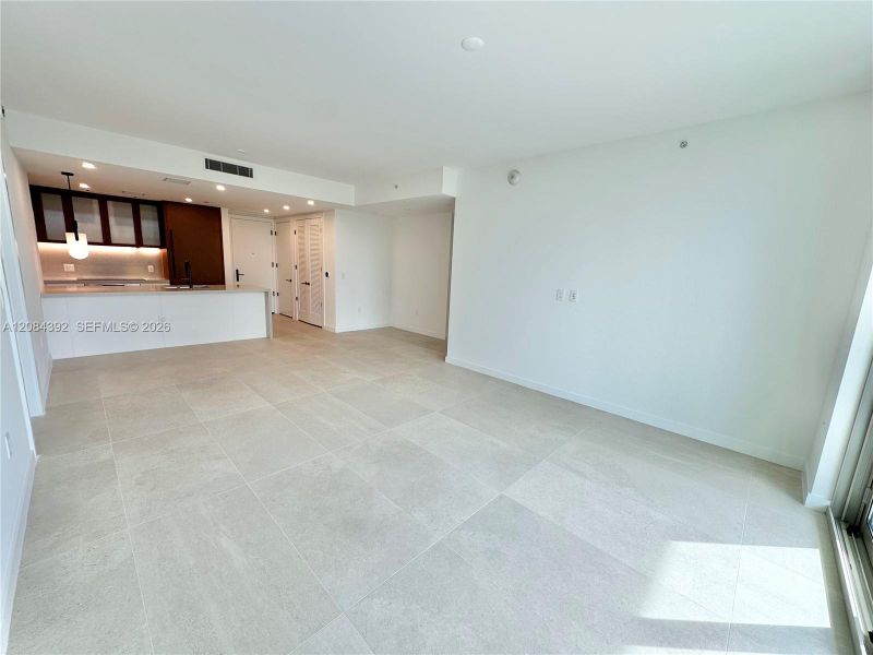 Spacious, unfurnished interior of a new home in , Miami (Image 24).