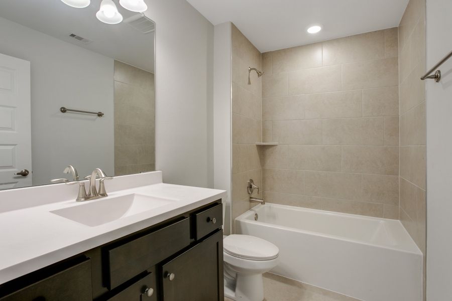 Furnished interior view inside a new home in Bayou Maison, Texas City (Image 10).