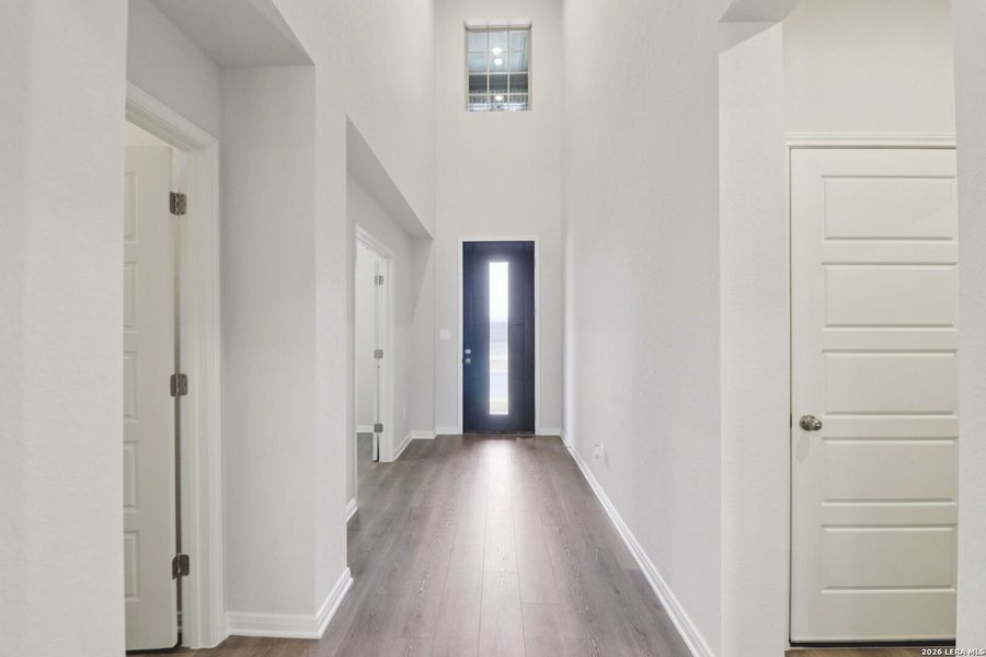 Spacious, unfurnished interior of a new home in Fox Falls, Boerne (Image 43). Spacious, unfurnished interior of a new home in Fox Falls, Boerne (Image 43).