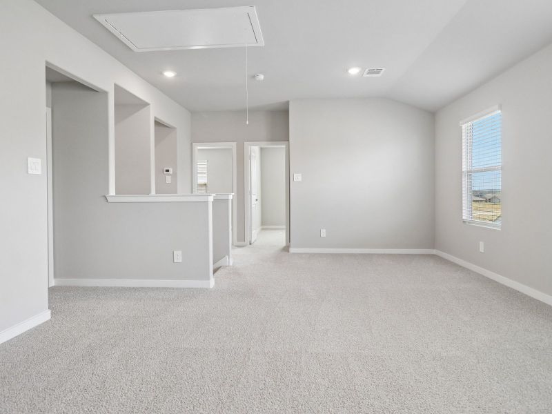 Spacious, unfurnished interior of a new home in Cibolo Hills West - Spring Series, Fort Worth (Image 14).