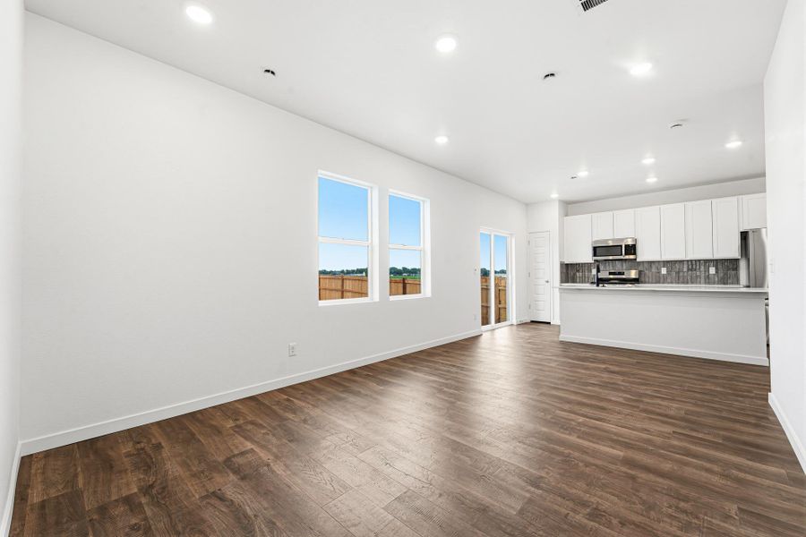 Spacious, unfurnished interior of a new home in Granary, Johnstown (Image 24).