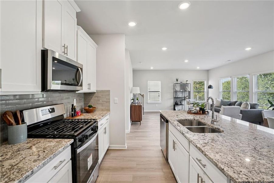 Furnished interior view inside a new home in Ivey Township, Dallas (Image 6).
