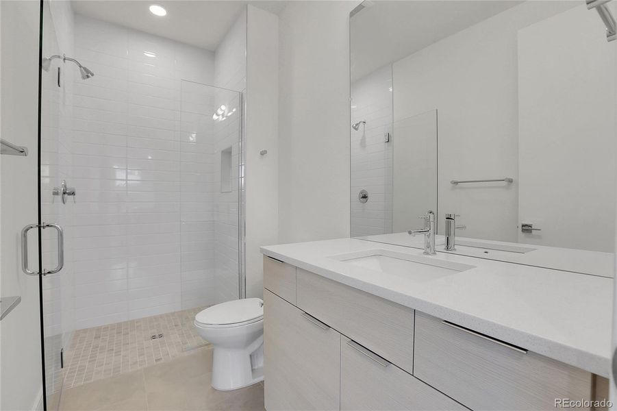 Upper Level Bath Upper Level Bath