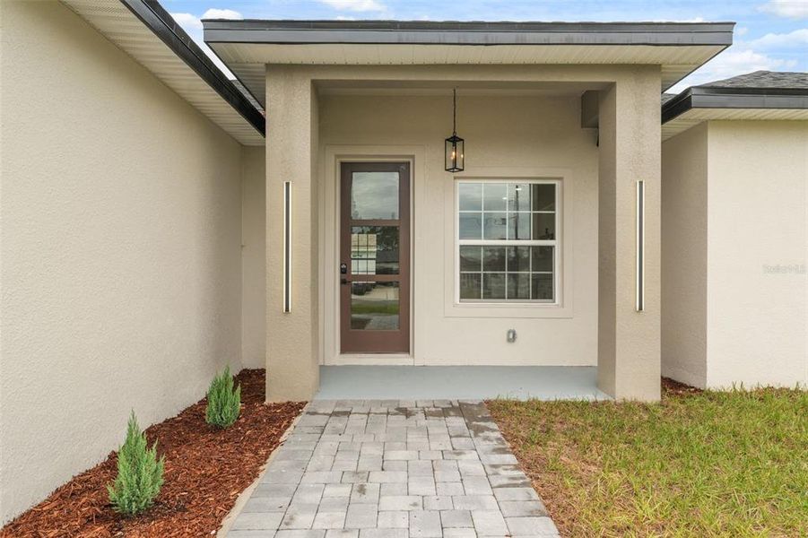 Exterior details and patio area of a home in , Ocala (Image 4).