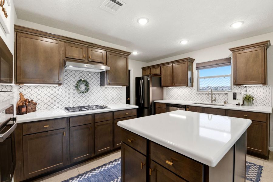Furnished interior view inside a new home in Pedregal, Dickinson (Image 8).