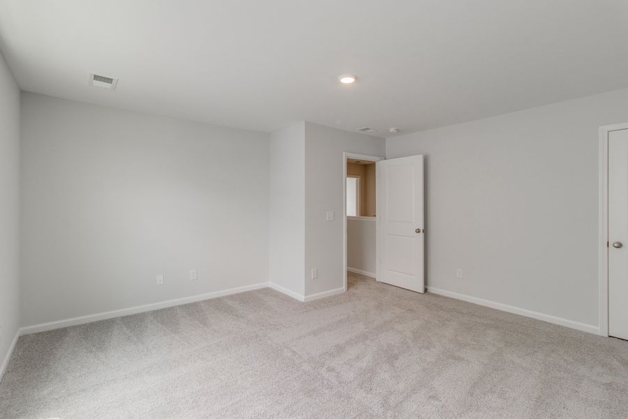 Spacious, unfurnished interior of a new home in Ellington, Elgin (Image 33).