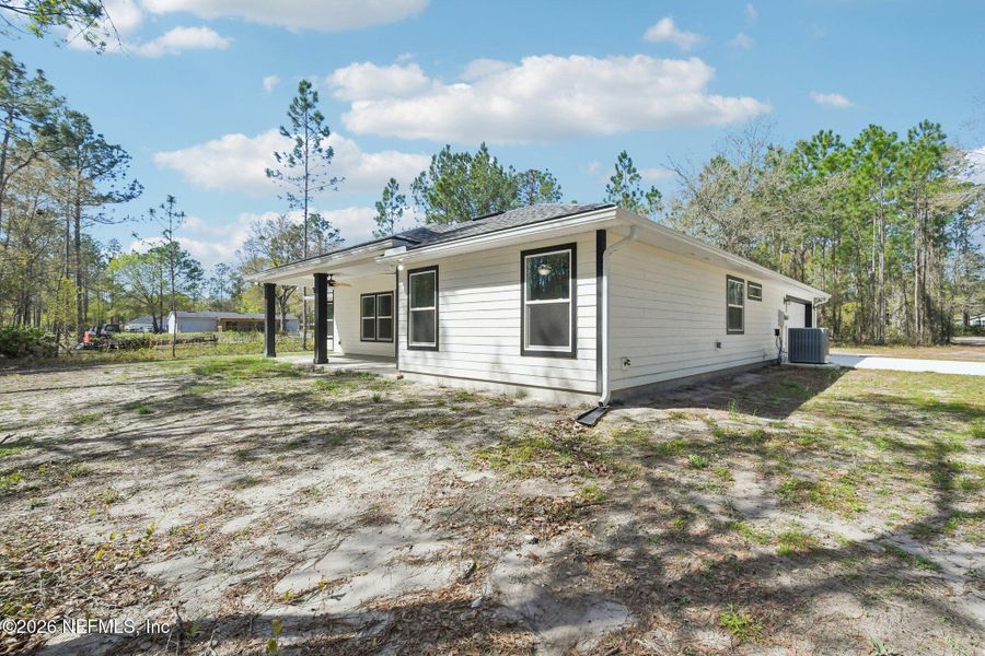 Exterior details and patio area of a home in , Middleburg (Image 25).