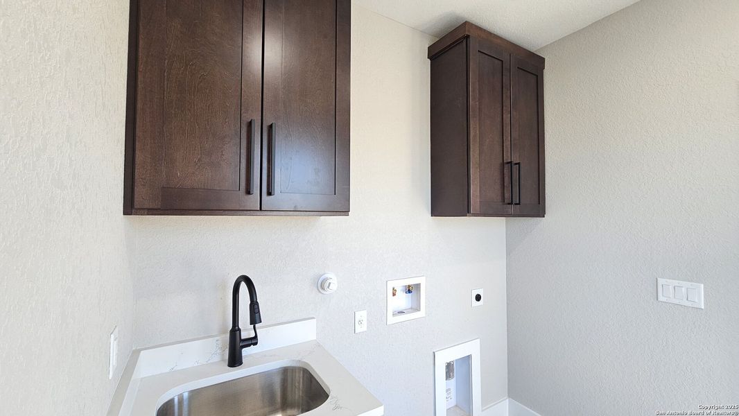 Close-up of interior finishes inside a home in , La Vernia (Image 19).