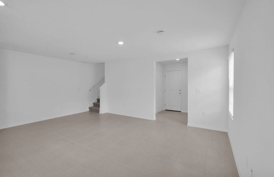 Spacious, unfurnished interior of a new home in Normandy Pines, Jacksonville (Image 15).