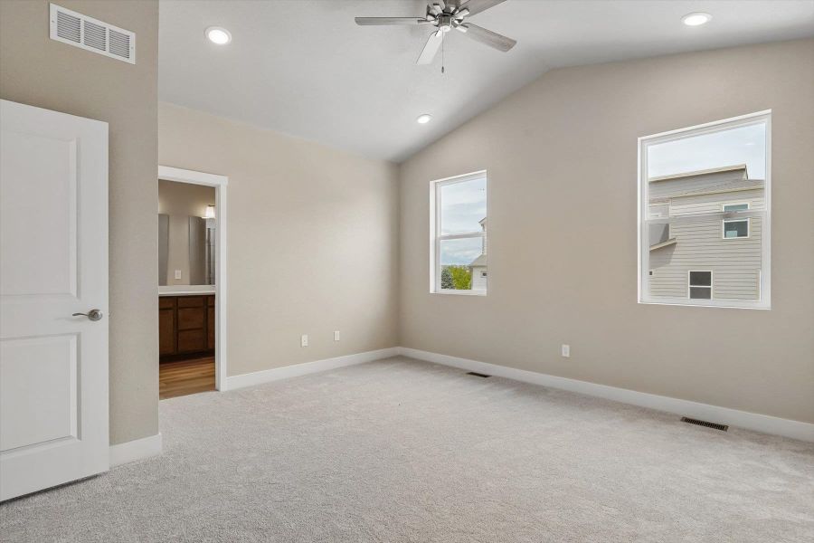 Spacious, unfurnished interior of a new home in Pony Park, Colorado Springs (Image 16).