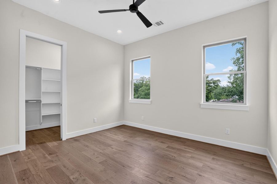 Spacious, unfurnished interior of a new home in , Houston (Image 28).