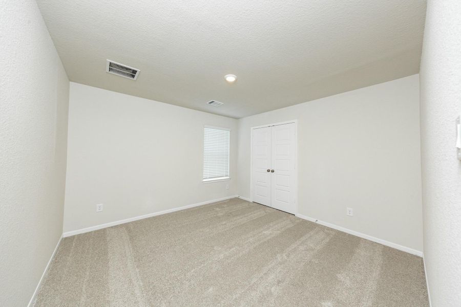 Spacious, unfurnished interior of a new home in River's Edge, Conroe (Image 25).