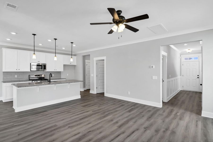 Spacious, unfurnished interior of a new home in Ashton Lakes, Lexington (Image 13).