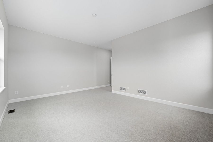 Spacious, unfurnished interior of a new home in Trailstone Destination Collection, Arvada (Image 17).