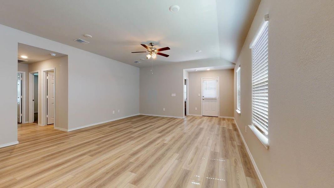 Spacious, unfurnished interior of a new home in Turnbo Ranch, Killeen (Image 19).