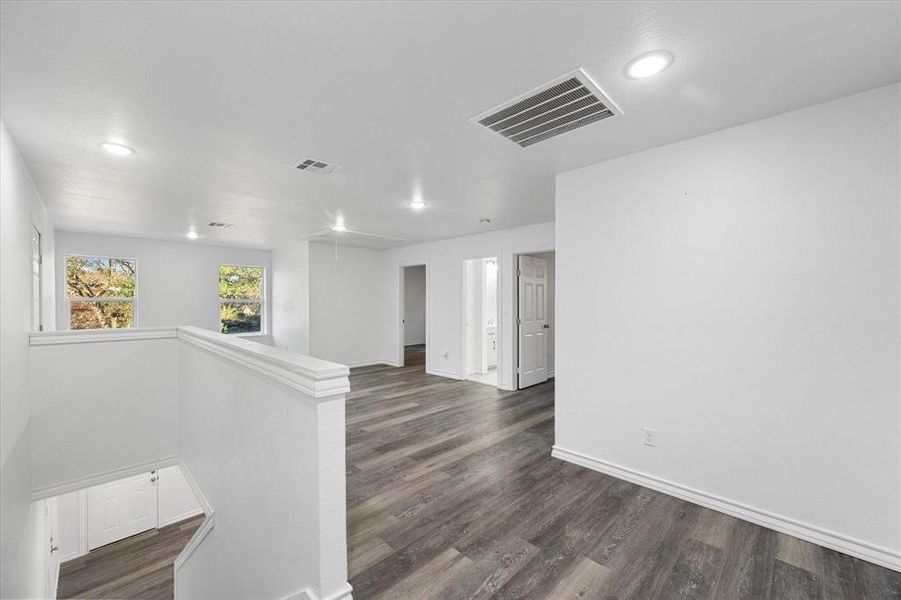 Spacious, unfurnished interior of a new home in , Corsicana (Image 19).