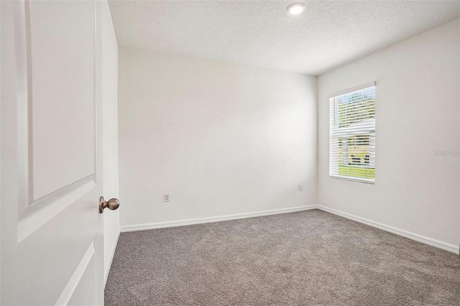 Spacious, unfurnished interior of a new home in Lake Diamond, Ocala (Image 29).