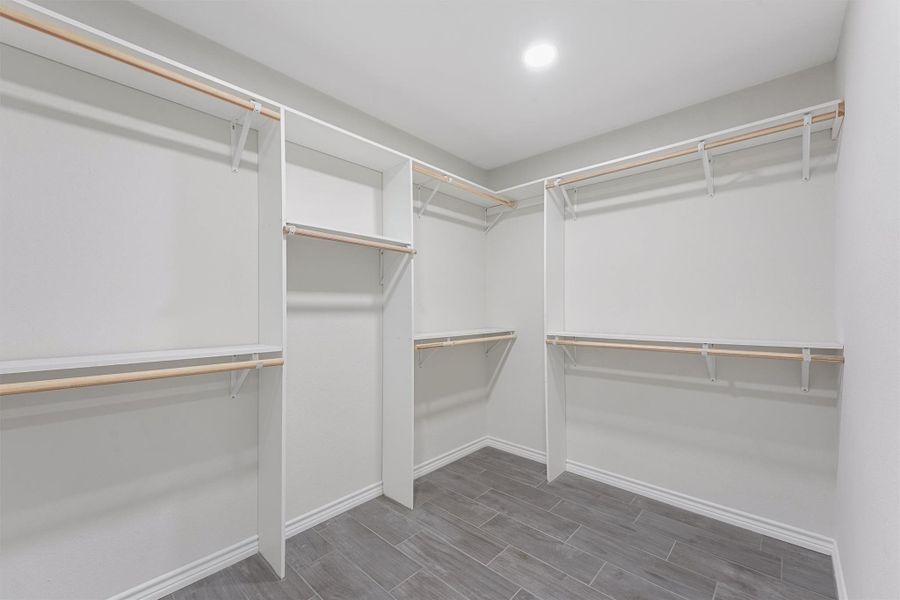 Spacious, unfurnished interior of a new home in , Dayton (Image 17).