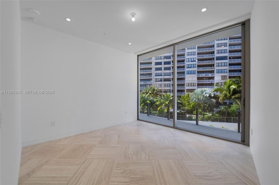 Spacious, unfurnished interior of a new home in , Miami (Image 16).