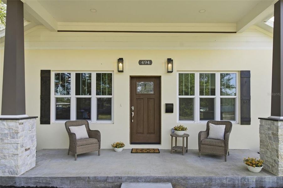 Exterior details and patio area of a home in , St. Petersburg (Image 3).