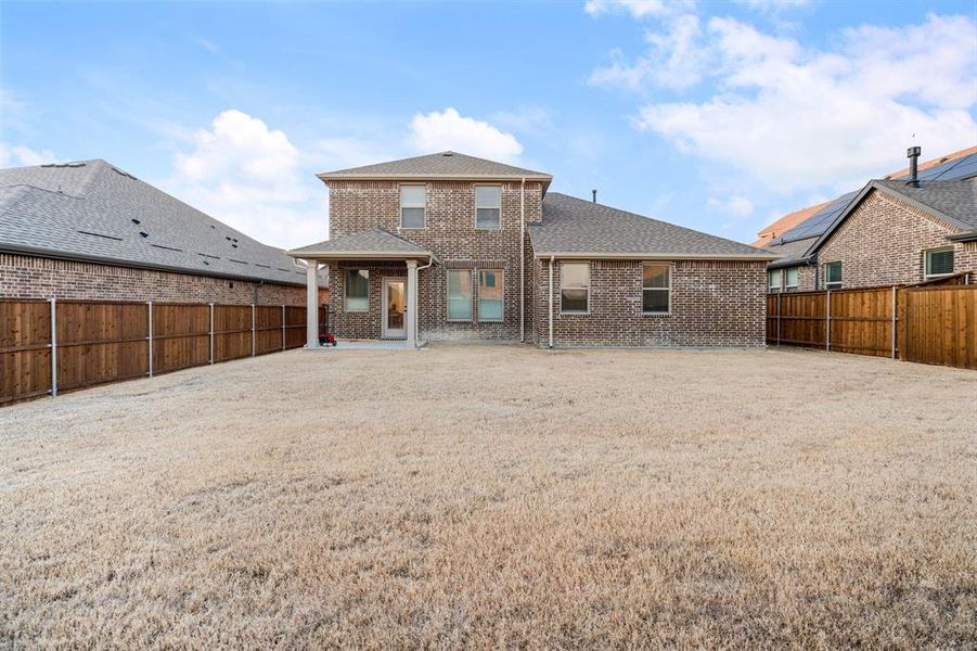 Exterior details and patio area of a home in Gateway Parks, Forney (Image 24).