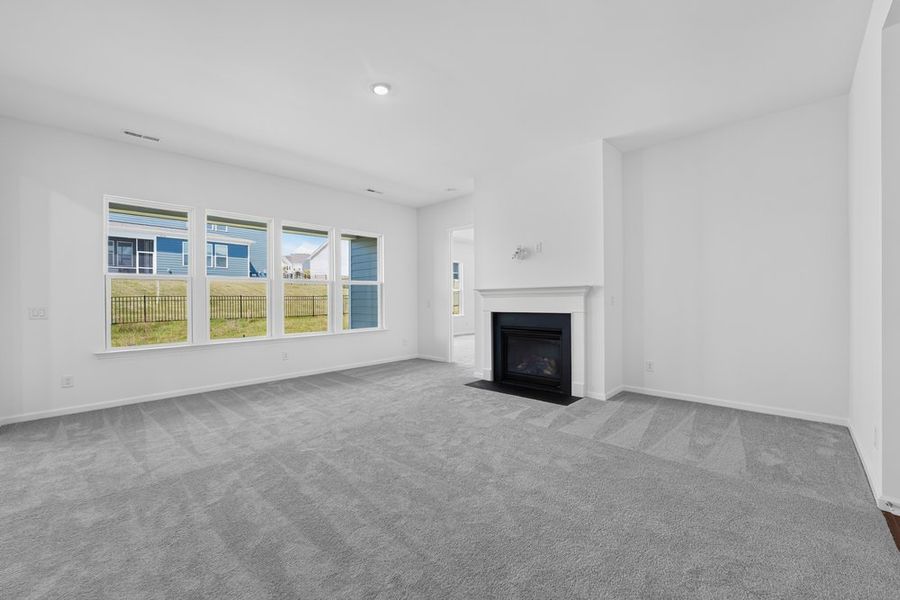 Spacious, unfurnished interior of a new home in Estates at Sugar Creek, Fort Mill (Image 13).