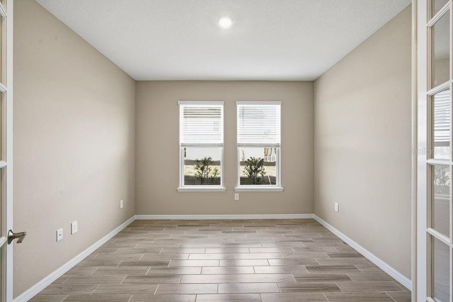 Spacious, unfurnished interior of a new home in Indigo Creek, Apollo Beach (Image 22).