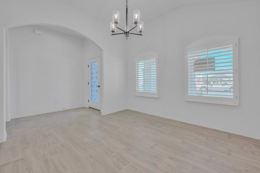 Spacious, unfurnished interior of a new home in Paseo Del Este, El Paso (Image 24).