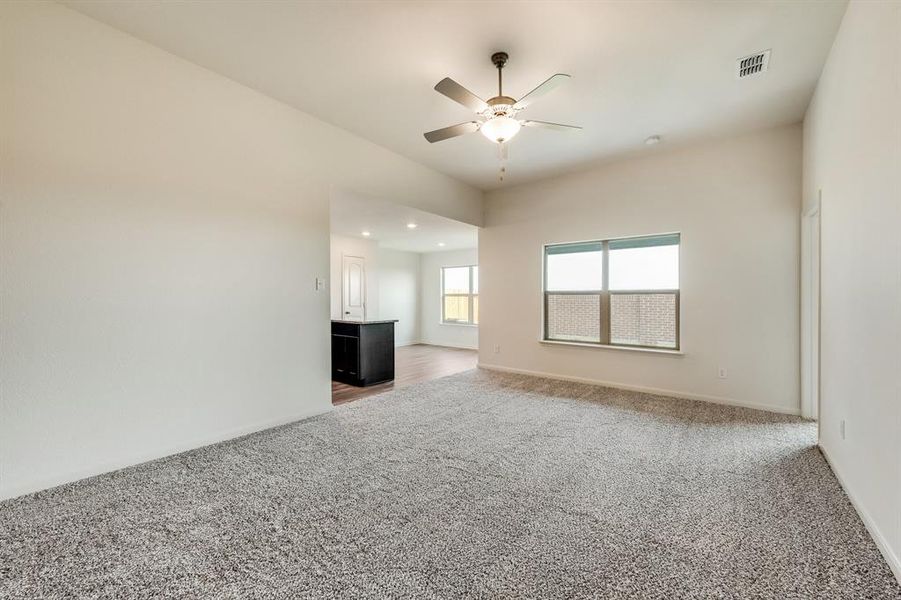 Spacious, unfurnished interior of a new home in Logan Square, Fort Worth (Image 7).