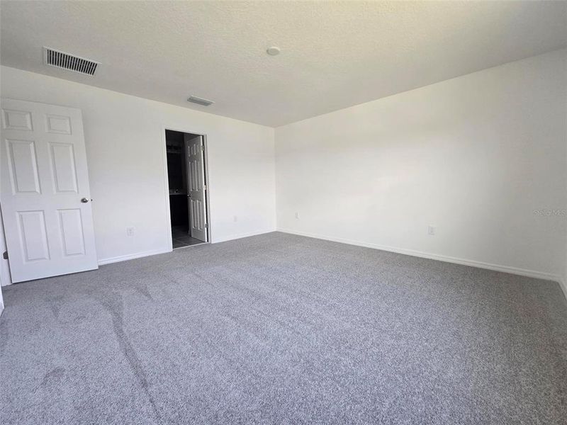 Spacious, unfurnished interior of a new home in Sky Lakes Estates, St. Cloud (Image 9).