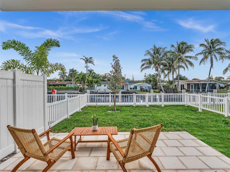 Exterior details and patio area of a home in , Dania Beach (Image 4).