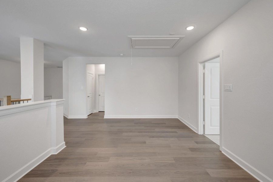Spacious, unfurnished interior of a new home in Riceland - Summit Collection, Mont Belvieu (Image 19).