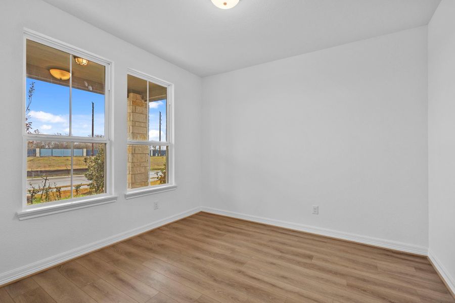 A private study with vintage-inspired character—perfect for focused work or creative pursuits. A private study with vintage-inspired character—perfect for focused work or creative pursuits.