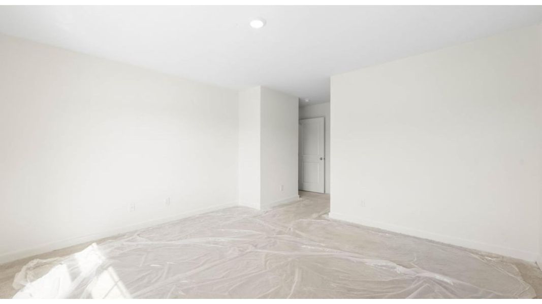 Spacious, unfurnished interior of a new home in Johnson Farms, Greeneville (Image 12).