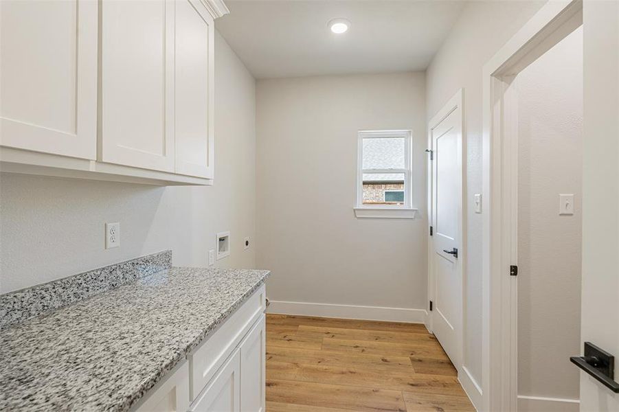 Furnished interior view inside a new home in , Mabank (Image 9).