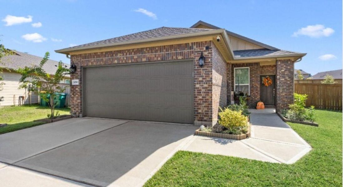 Welcome to 2050 W. Darlington Oak Court!