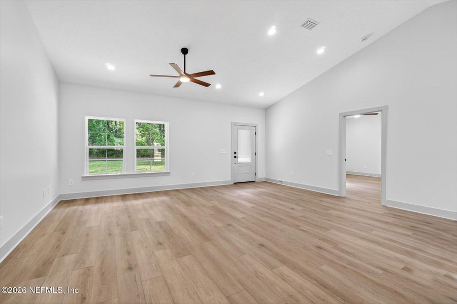 Spacious, unfurnished interior of a new home in , San Mateo (Image 16).