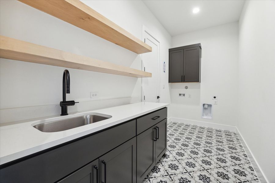 Furnished interior view inside a new home in , Bellaire (Image 33).