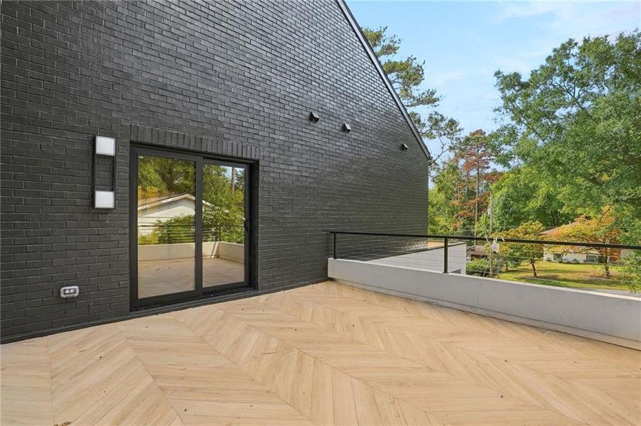 Exterior details and patio area of a home in , Alpharetta (Image 28).