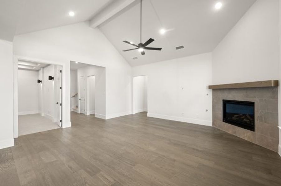 Spacious, unfurnished interior of a new home in Rio Vista at Kelly Ranch, Aledo (Image 24).