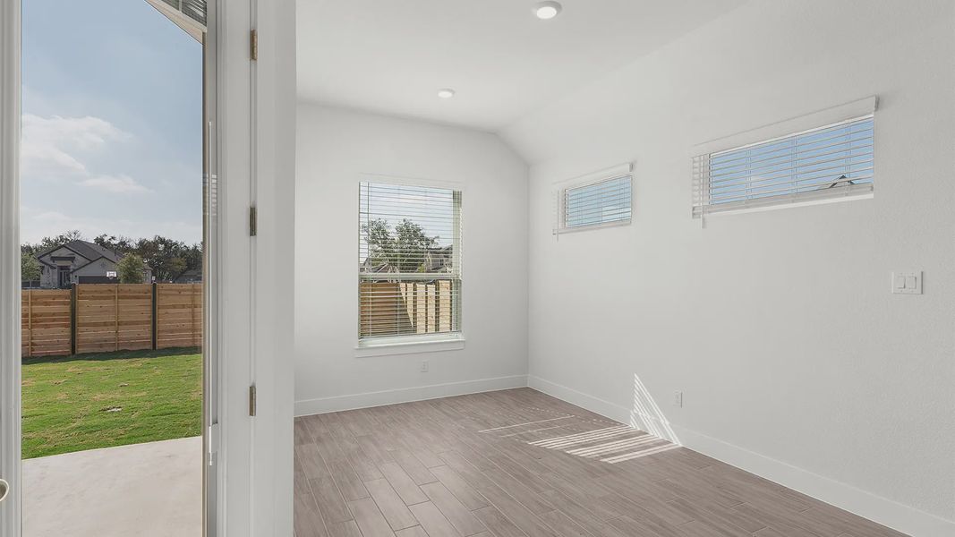 Spacious, unfurnished interior of a new home in Highland Village, Georgetown (Image 14).