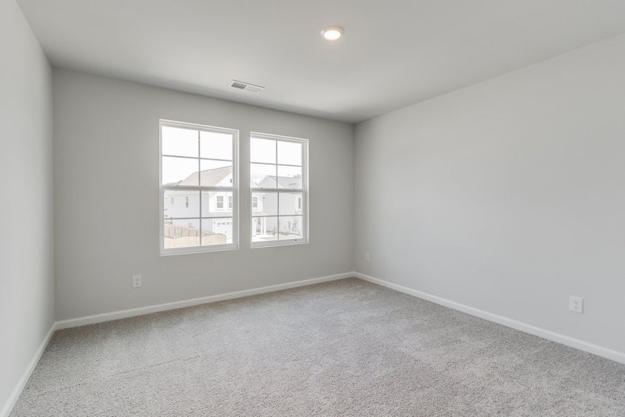 Spacious, unfurnished interior of a new home in Bluefield, Lexington (Image 31).