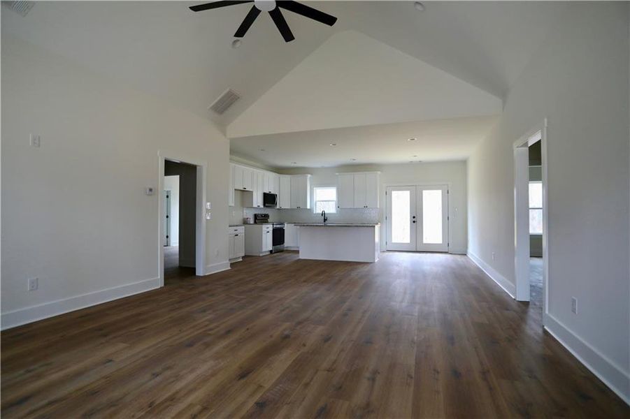 Spacious, unfurnished interior of a new home in , Dawsonville (Image 12).