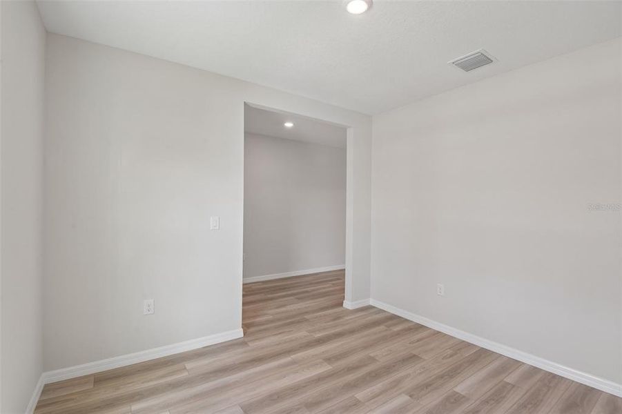 Spacious, unfurnished interior of a new home in Pasadena Ridge, Dade City (Image 28).