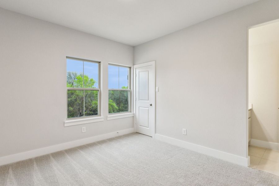 Spacious, unfurnished interior of a new home in Painted Tree Lakeside, McKinney (Image 29).