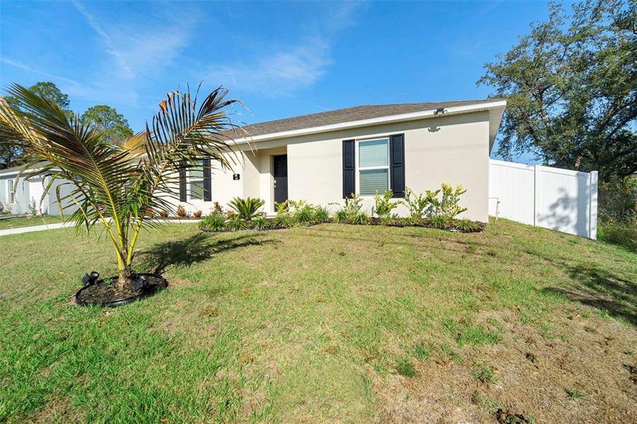 Exterior details and patio area of a home in Poinciana, Poinciana (Image 20).
