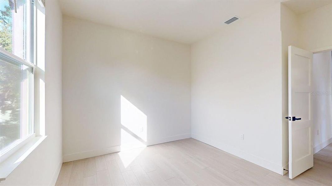 Spacious, unfurnished interior of a new home in , Tampa (Image 69).